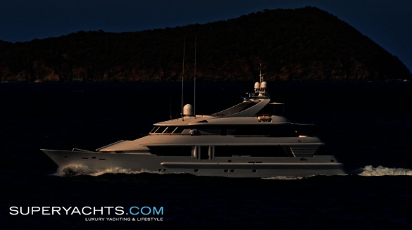 AquaLibrium Yacht